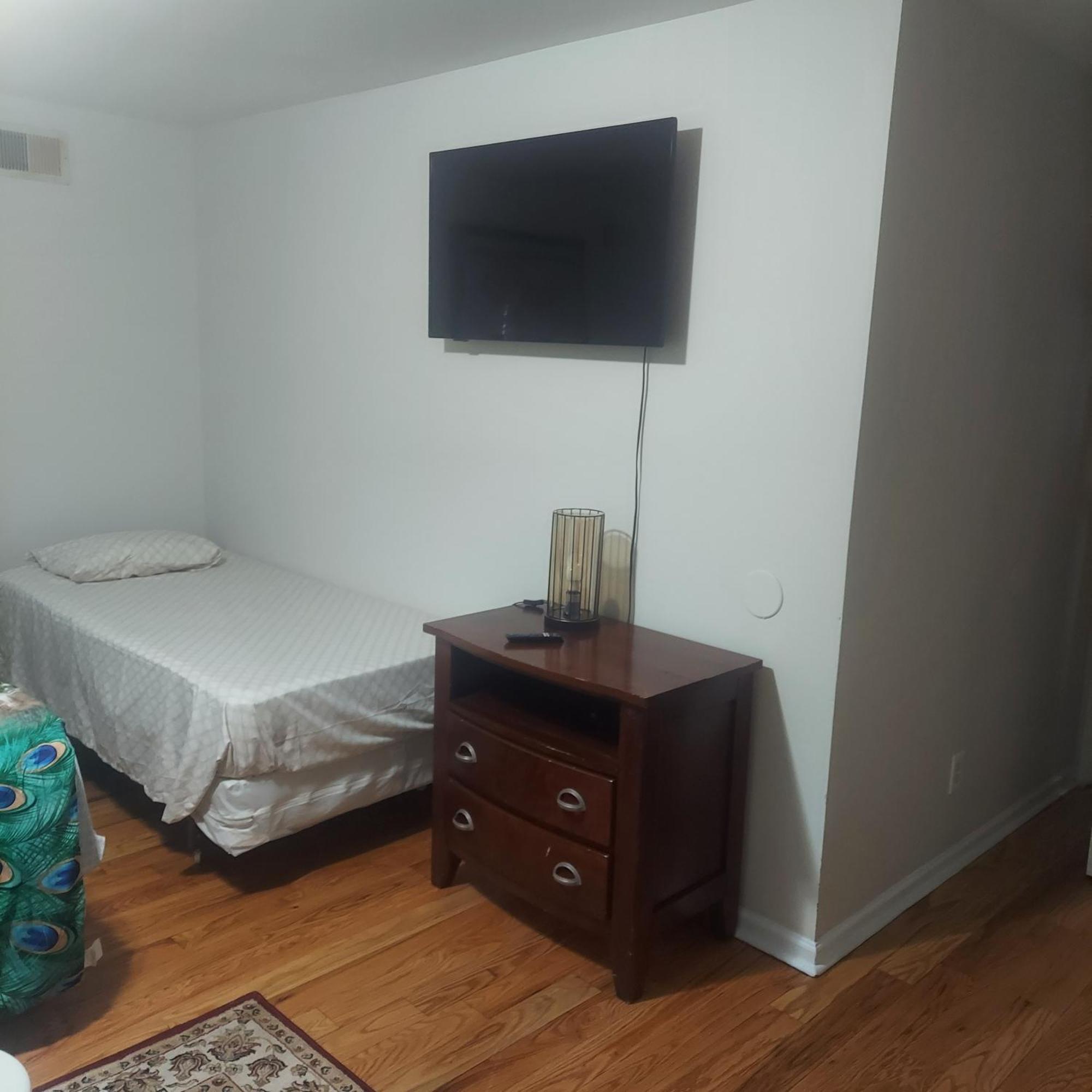 Cosy Bedroom 12Mins To Airport Prudential Njit Umdj Penn Station Newark Exterior photo